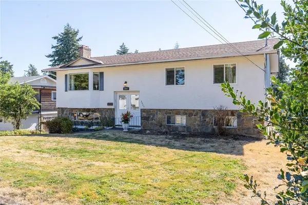 3057 Shoreview Dr, Langford BC V9B 4K6 - 5 bed, 3 bath in Langford