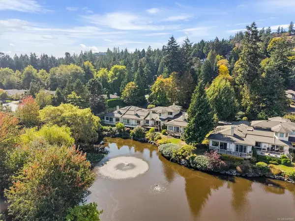 #3 - 4701 Lochside Dr #3, Saanich BC V8Y 3E2 - 2 bed, 3 bath property for sale in Saanich