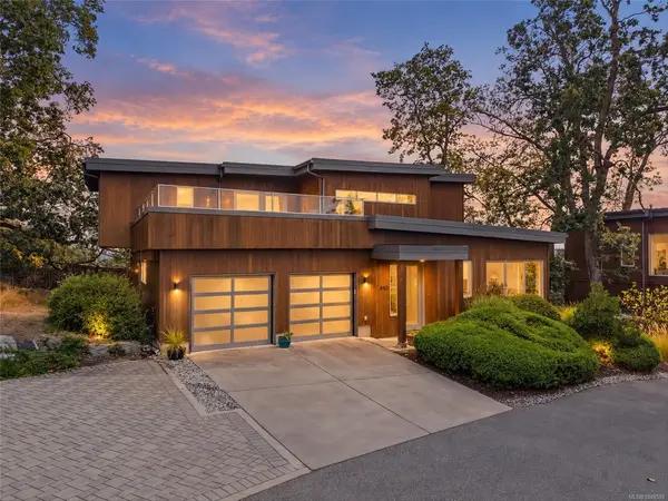 810 Rainbow Ridge Lane, Saanich BC V8X 0A6 - 4 bed, 3 bath property for sale in Saanich