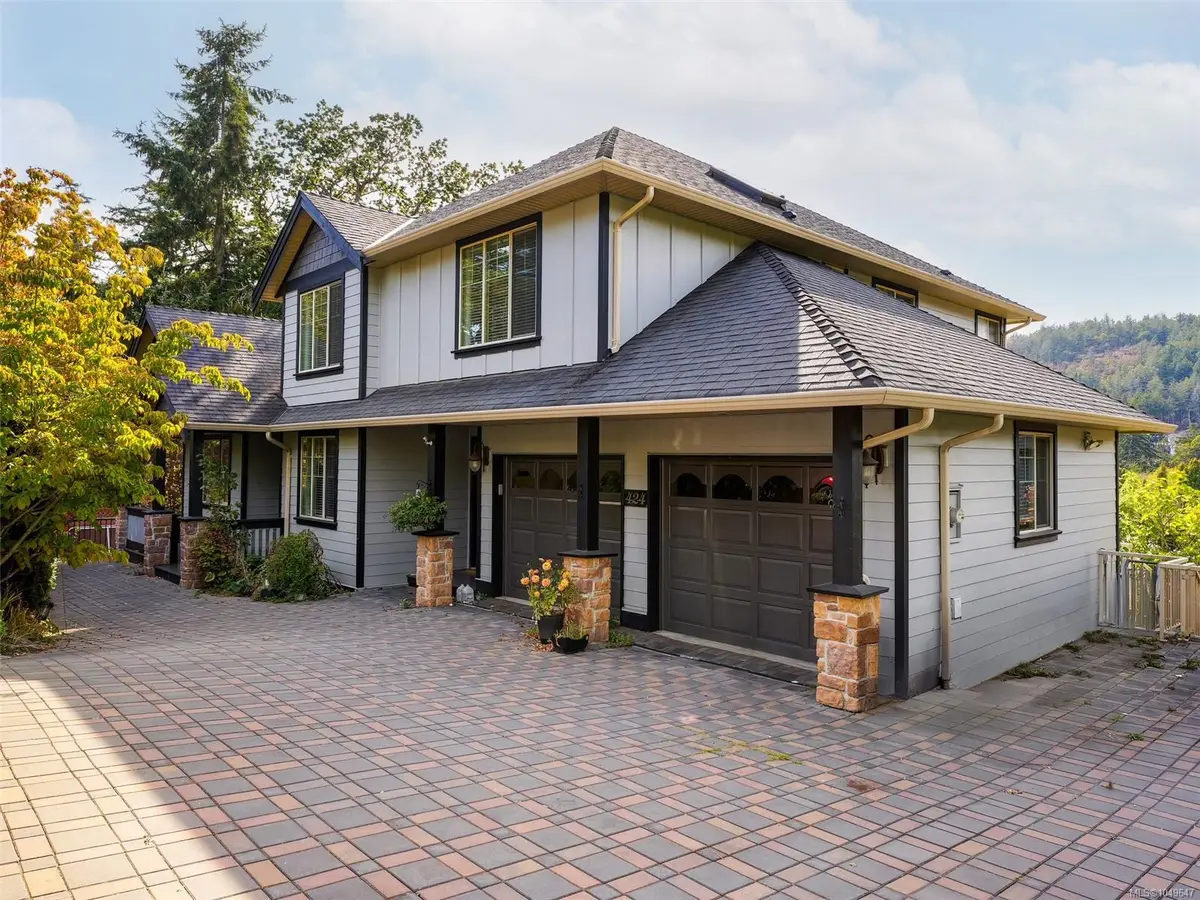 424 Nursery Hill Dr, View Royal BC V9B 0E2