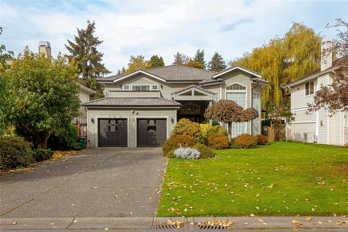 812 Dalewood Lane, Saanich BC V8X 5G6
