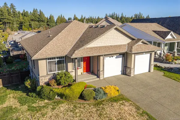 570 Spitfire Dr, Comox BC V9M 0A1 - 4 bed, 4 bath property for sale in Comox