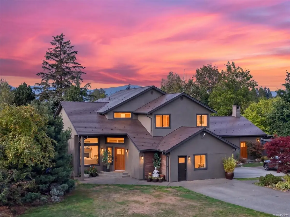5225 Island Hwy N, Courtenay BC V9J 1S7