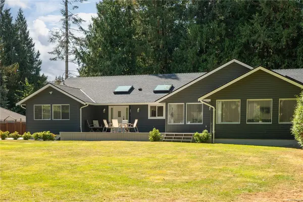967 Woodpecker Pl, Parksville BC V9P 1T1 - 5 bed, 3 bath property for sale in Parksville