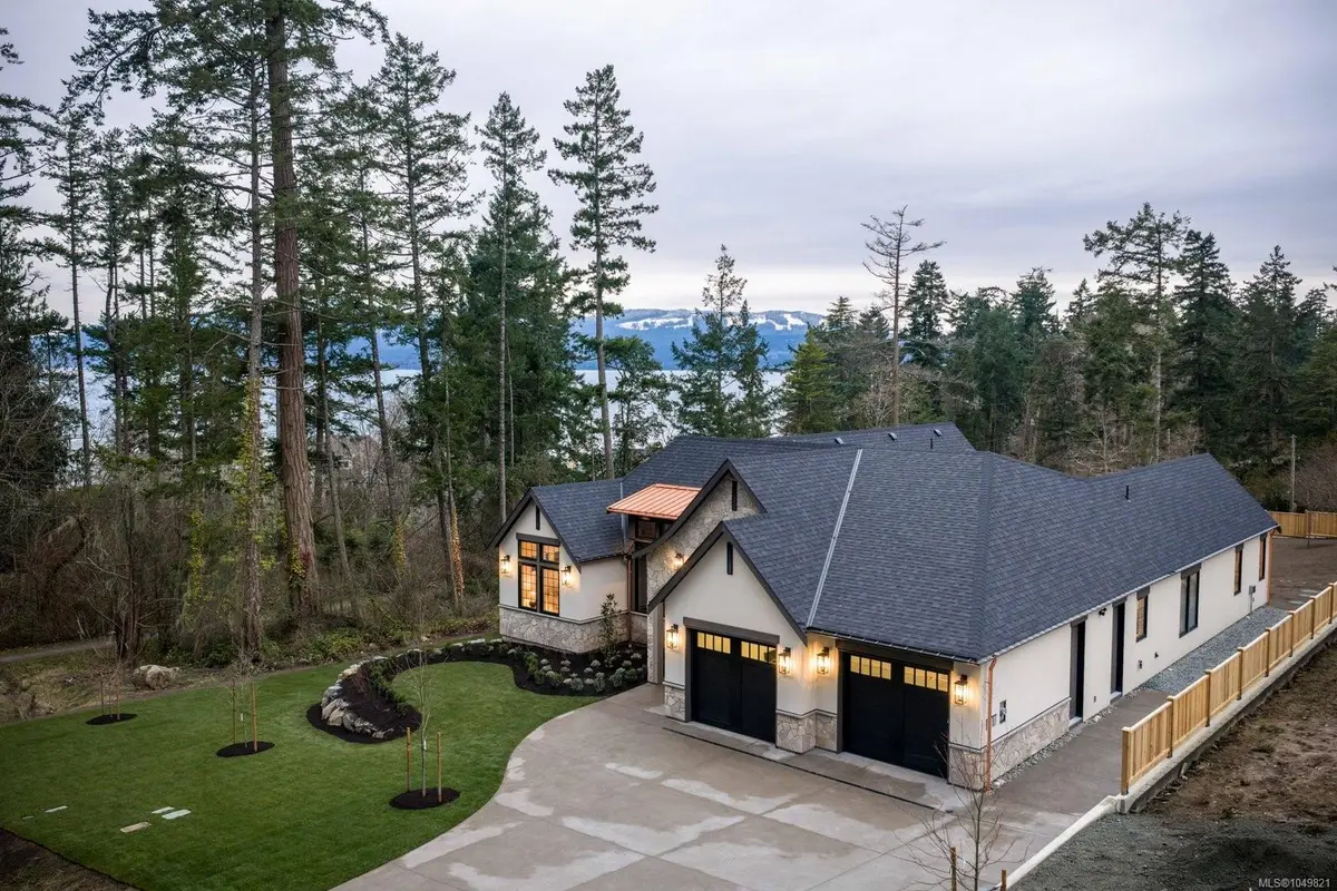 10600 Derrick Rd, North Saanich BC V8L 5M8