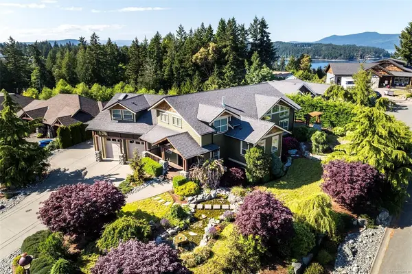 601 Sentinel Dr, Mill Bay BC V0R 2P4 - 6 bed, 5 bath property for sale in Mill Bay