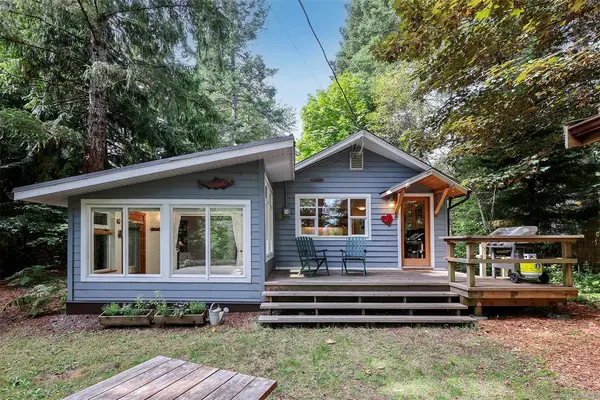 1701 Dalziel Rd, Denman Island BC V0R 1T0 - 2 bed, 1.0 bath in Denman Island