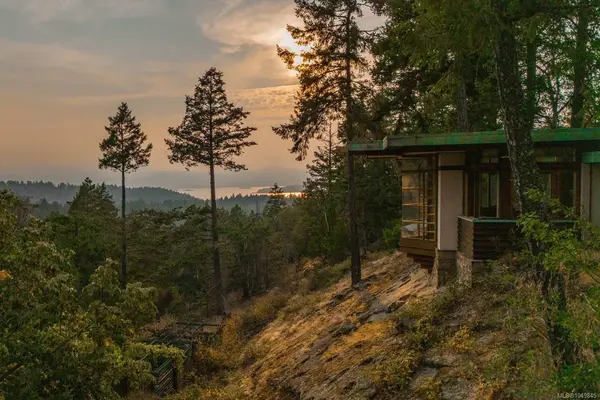 3326 Port Washington Rd, Pender Island BC V0N 2M1 - 3 bed, 3.0 bath in Pender Island