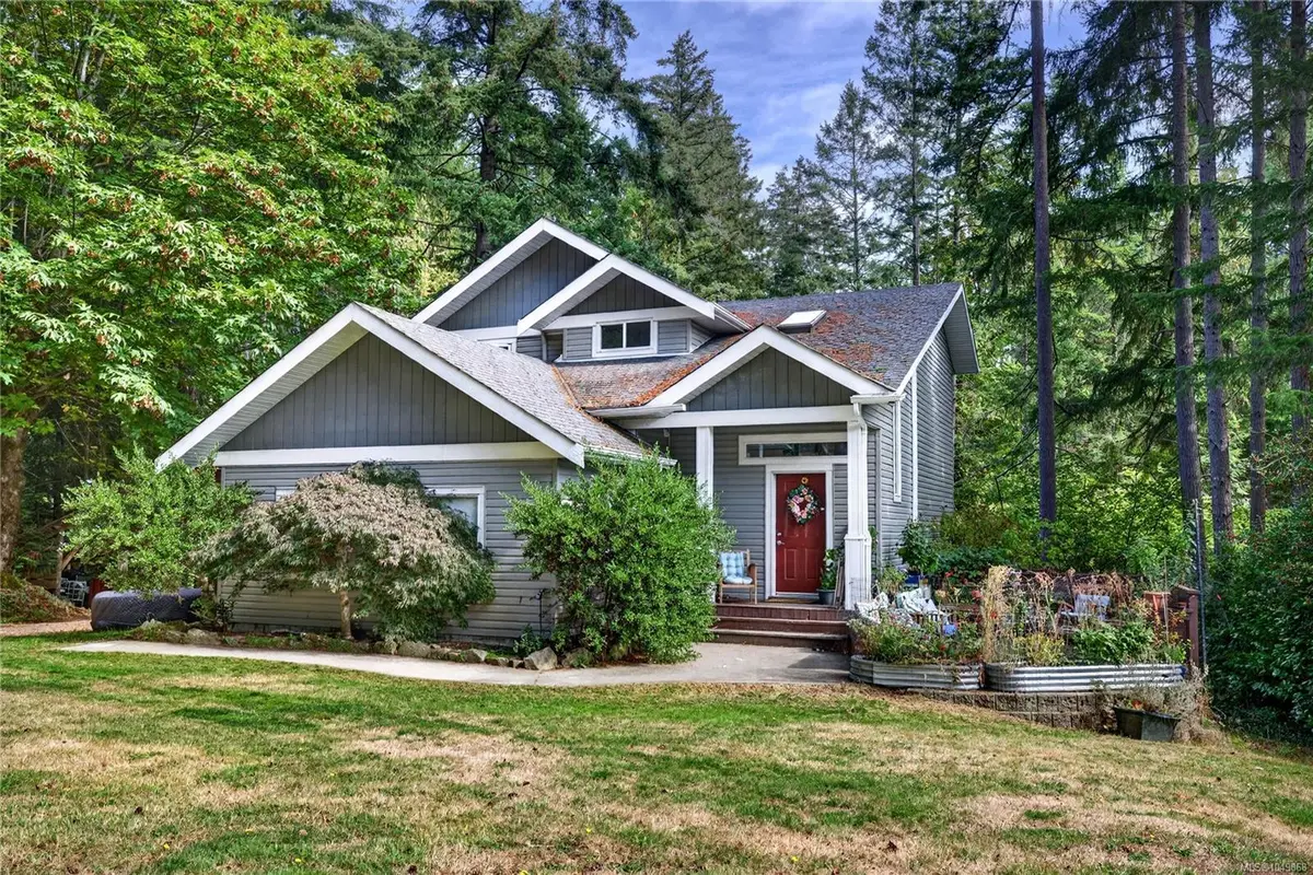 135 Pine Pl, Salt Spring BC V8K 2N4