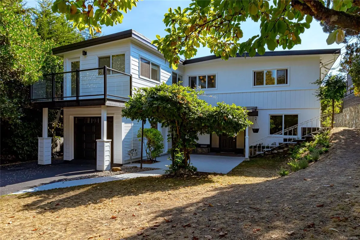 955 Doumac Ave, Saanich BC V8Y 1M5