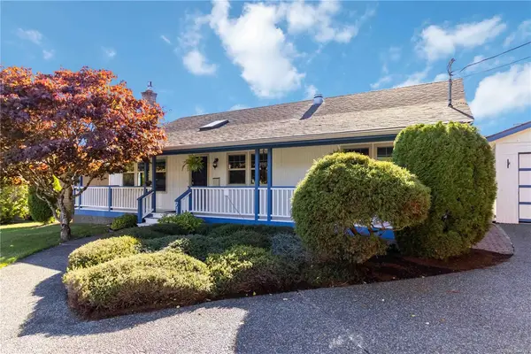 711 Miller Ave, Saanich BC V8Z 3C9 - 3 bed, 2 bath property for sale in Saanich
