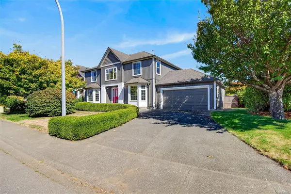1000 Kingsley Cres, Comox BC V9M 3R7 - 4 bed, 3 bath property for sale in Comox