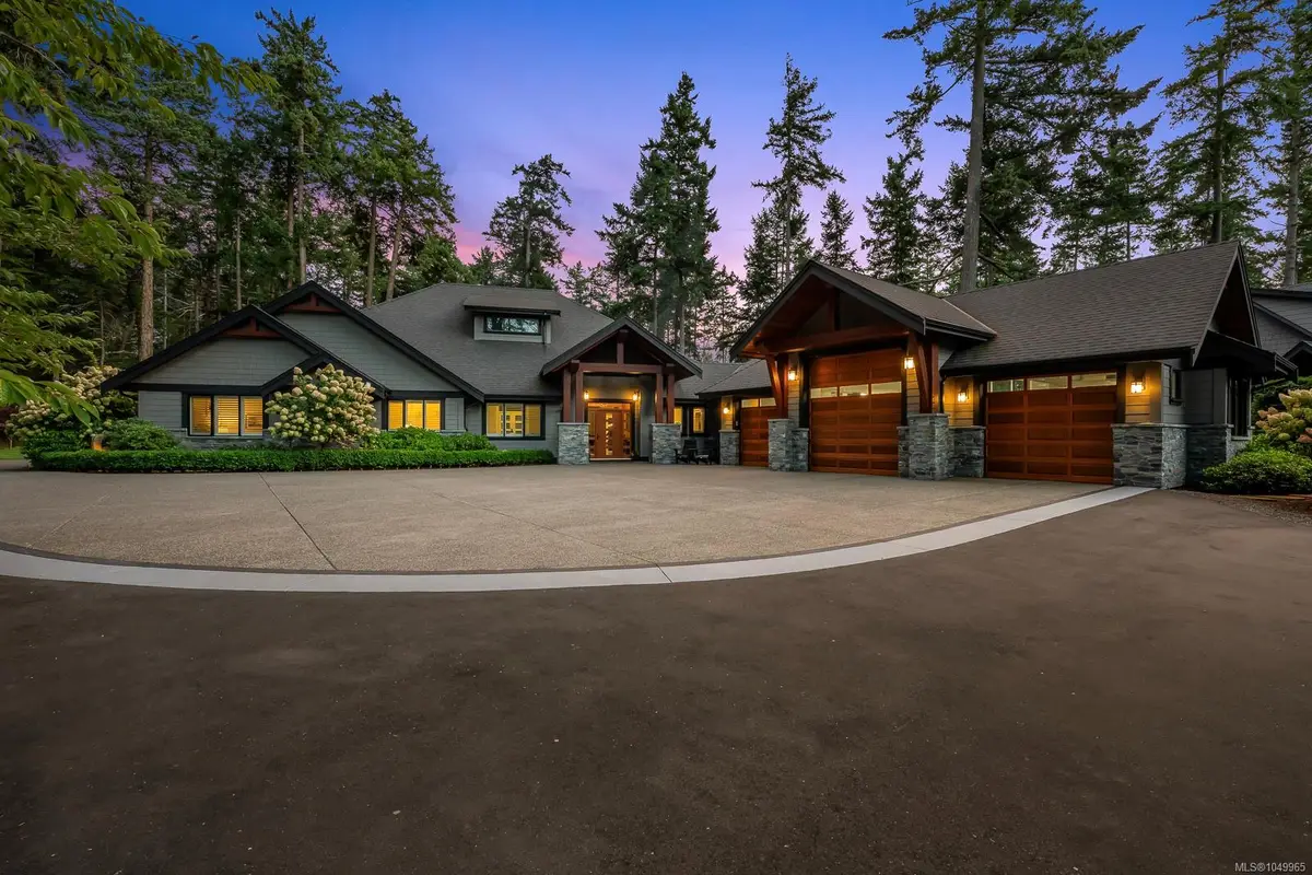 846 Foskett Rd, Comox BC V9M 3T9