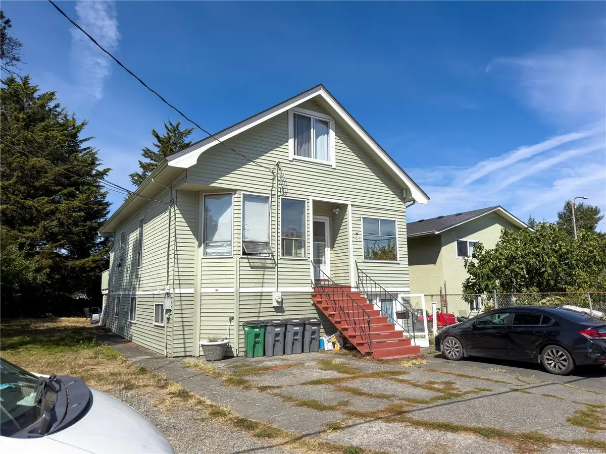 720 Vernon Ave, Saanich BC V8Z 3X6