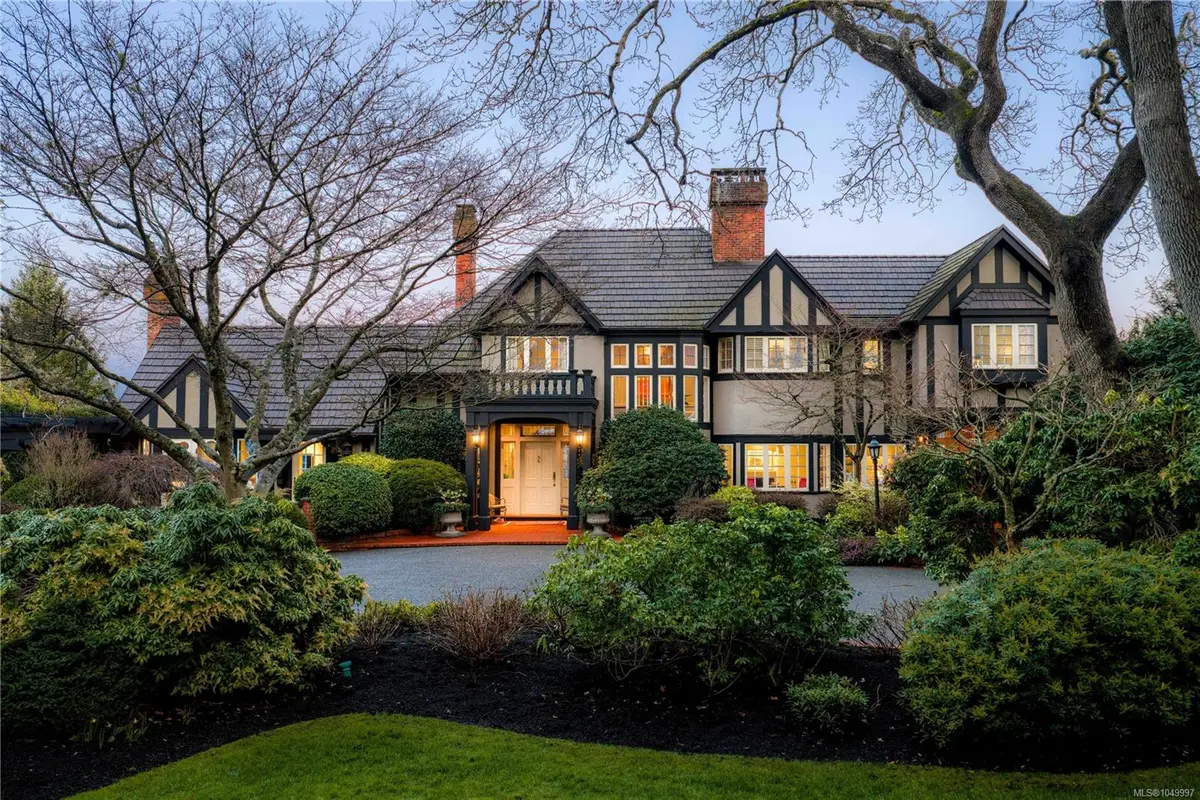 3475 Upper Terrace Rd, Oak Bay BC V8R 6E6