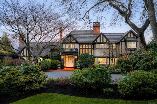 3475 Upper Terrace Rd, Oak Bay BC V8R 6E6 - 6 bed, 7 bath property for sale in Oak Bay