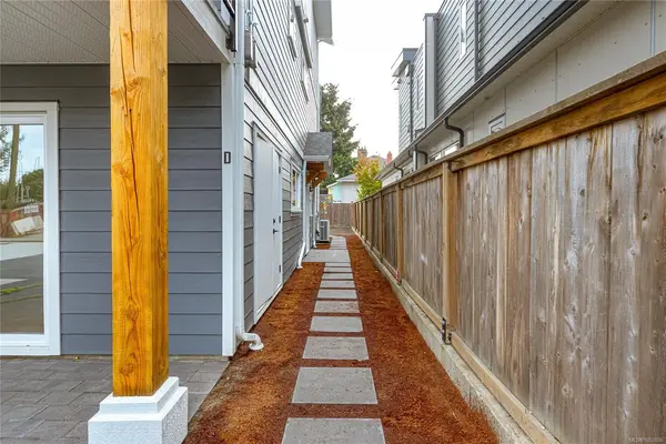 #D - 2235 Shelbourne St #D, Victoria BC V8R 4L2 - 2 bed, 1 bath property for sale in Victoria