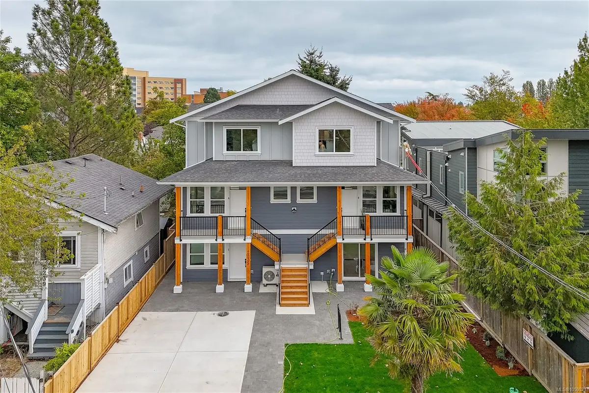 #B - 2235 Shelbourne St #B, Victoria BC V8R 4L2