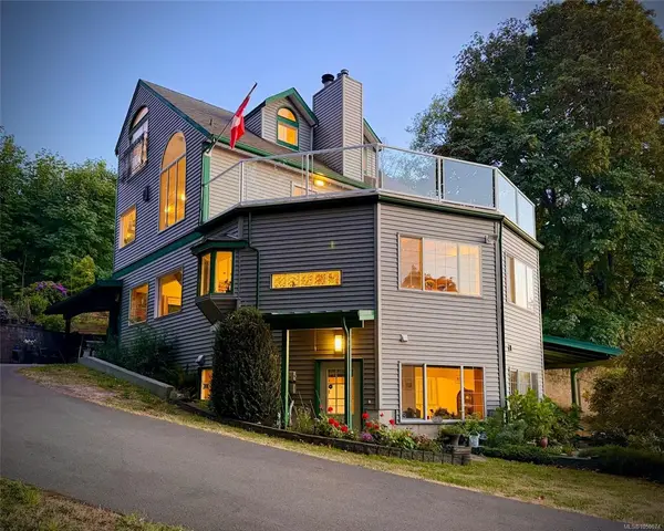 7815 Lantzville Rd, Lantzville BC V0R 2H0 - 5 bed, 4.0 bath in Lantzville