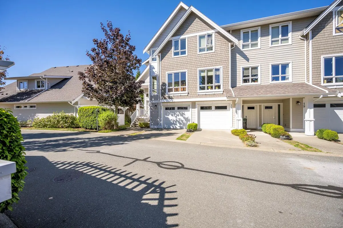 #17 - 700 Lancaster Way #17, Comox BC V9M 0B6