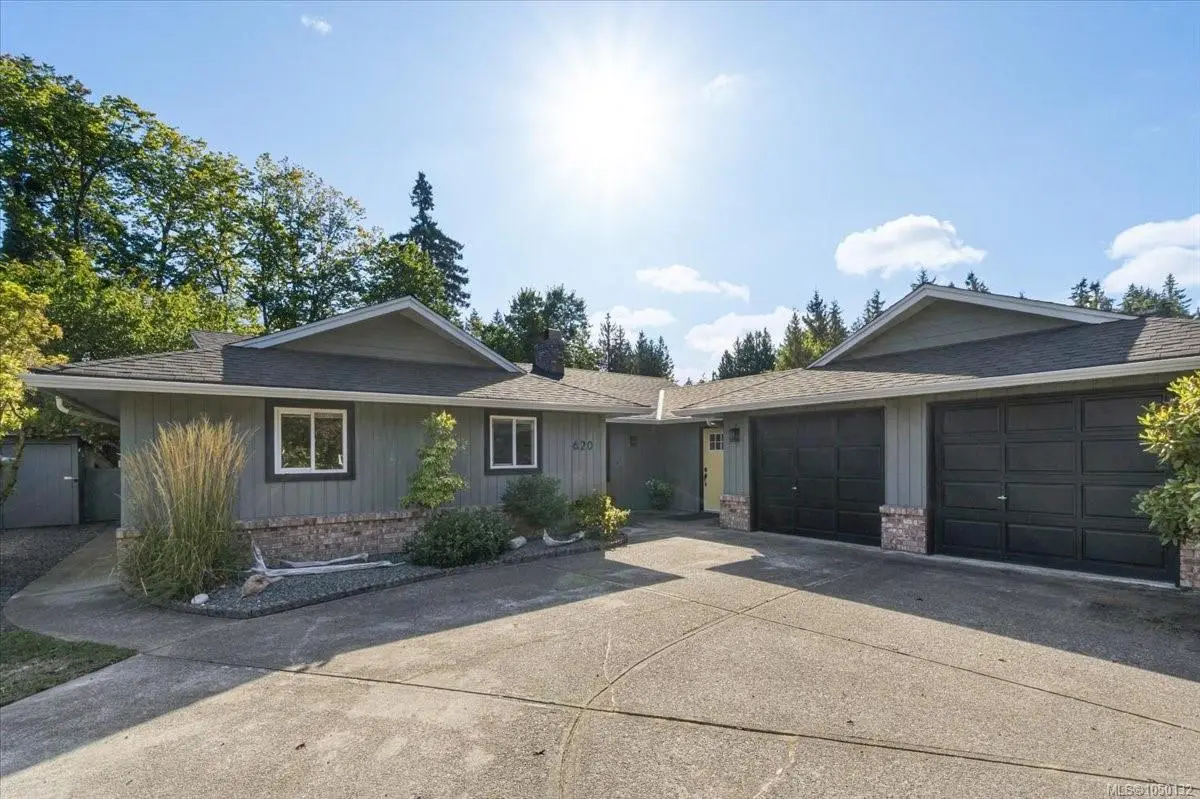 620 Spruce St, Qualicum Beach BC V9K 1J1