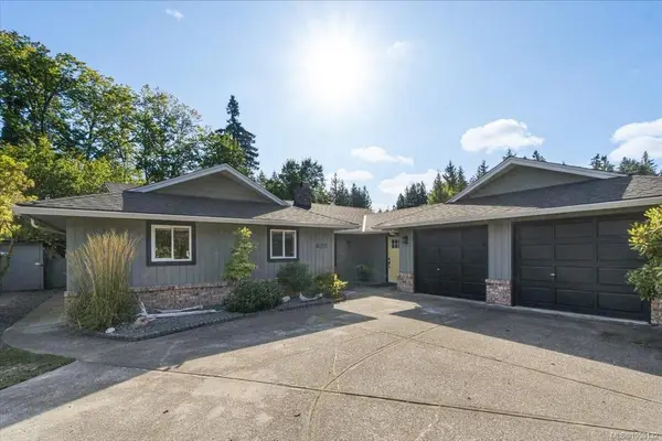 620 Spruce St, Qualicum Beach BC V9K 1J1 - 4 bed, 3 bath in Qualicum Beach