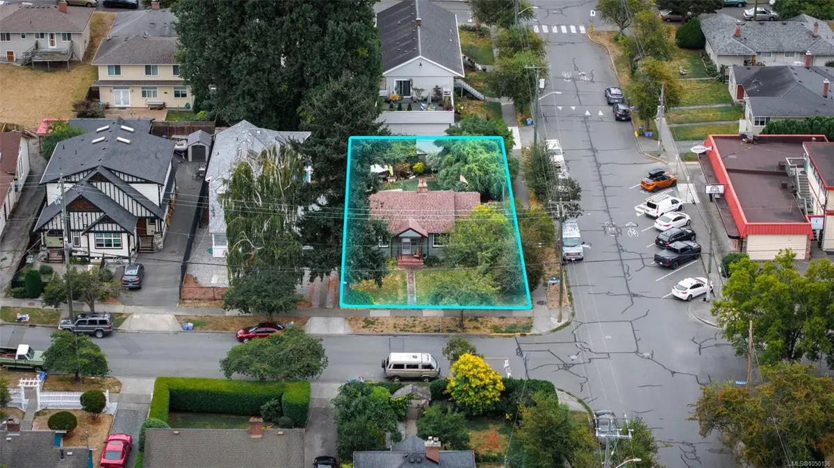 2547 Empire St, Victoria BC V8T 3M5