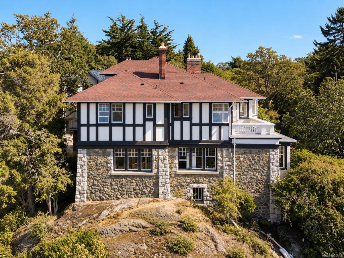 515 Foul Bay Rd, Victoria BC V8S 4G9