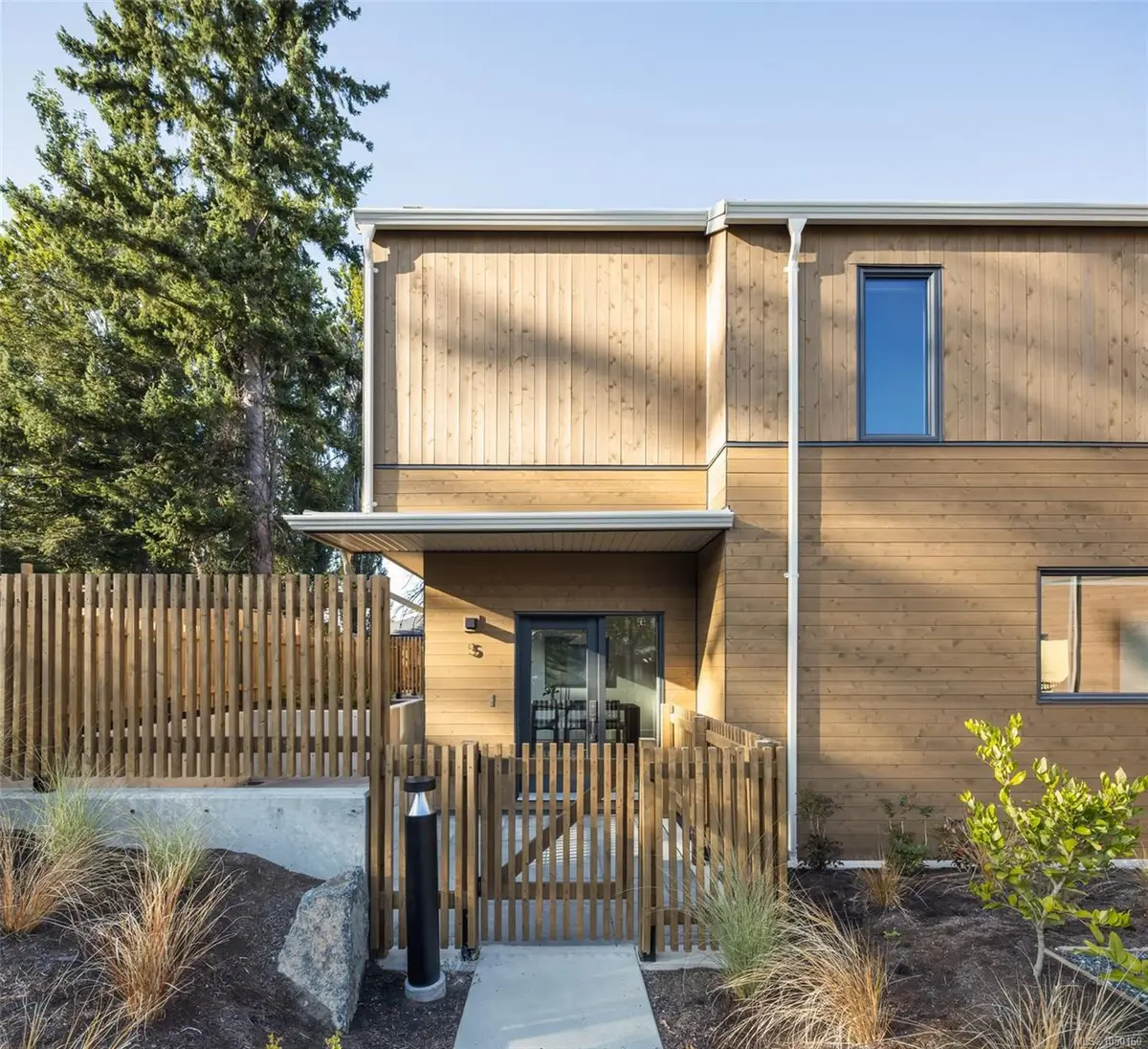 #5 - 1520 Louise Pl #5, Saanich BC V8P 2T8