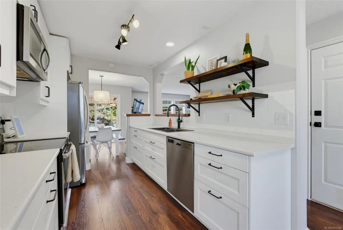 #4 - 2563 MILLSTREAM Rd #4, Langford BC V9B 6N2