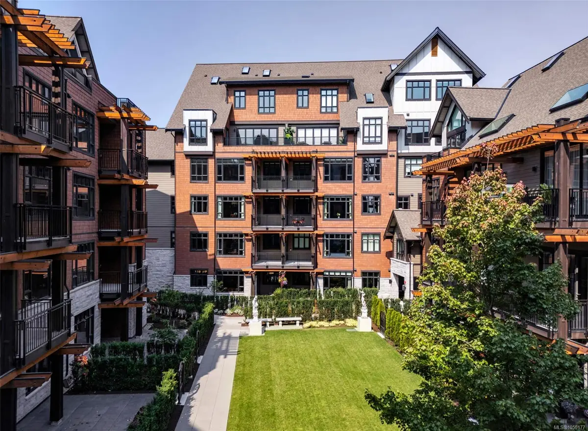 #102 - 425 Lampson St #102, Esquimalt BC V9A 0K5