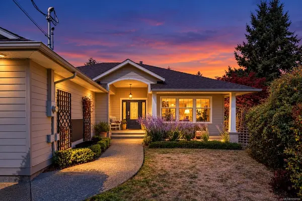8102 Spinnaker Pl, Crofton BC V0R 1R0 - 3 bed, 2.0 bath in Crofton