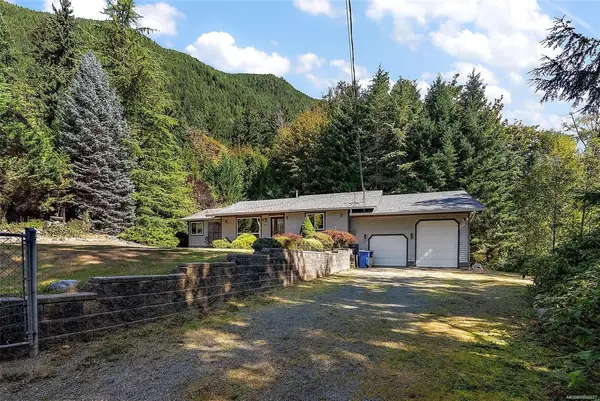8133 Miracle Close, Youbou BC V0R 3E1 - 3 bed, 2.0 bath in Youbou