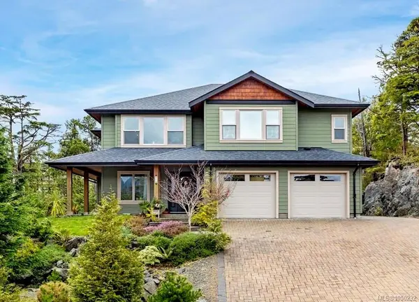 850 Lorne White Pl, Ucluelet BC V0R 3A0 - 6 bed, 4.0 bath in Ucluelet