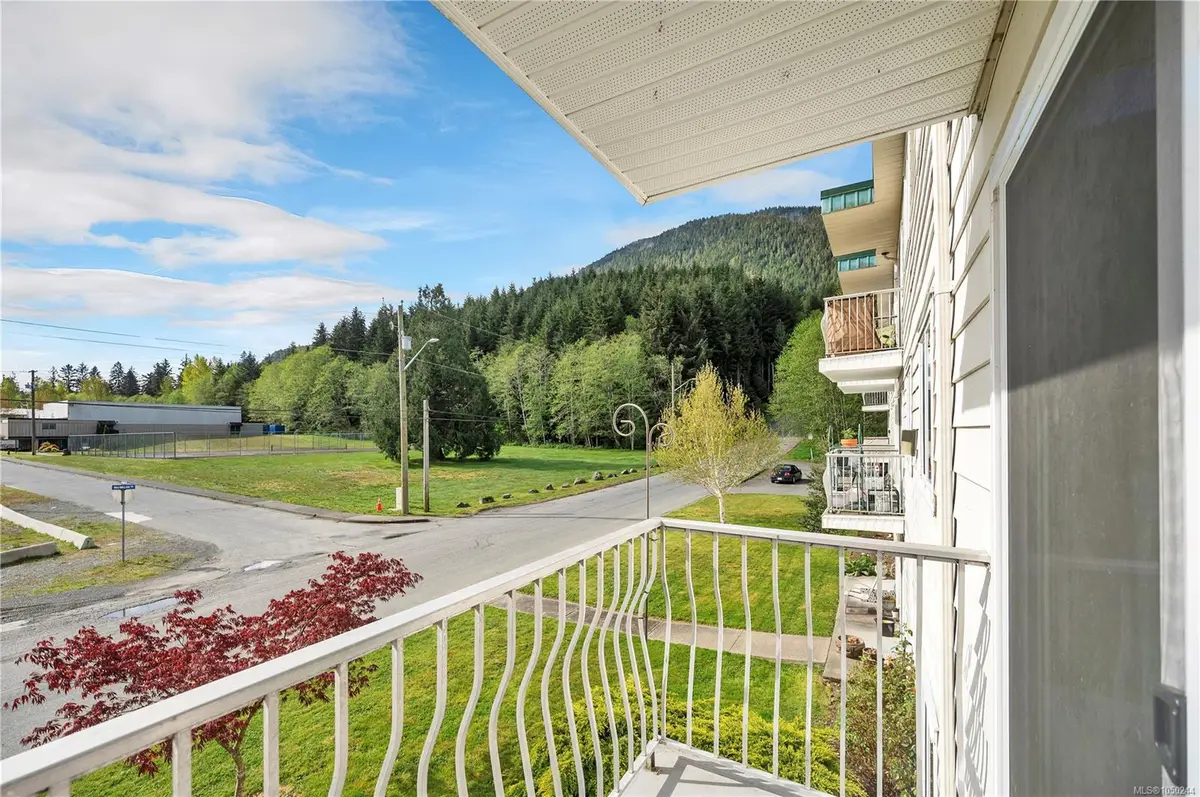 #205 - 611 Macmillan Dr #205, Sayward BC V0P 1R0