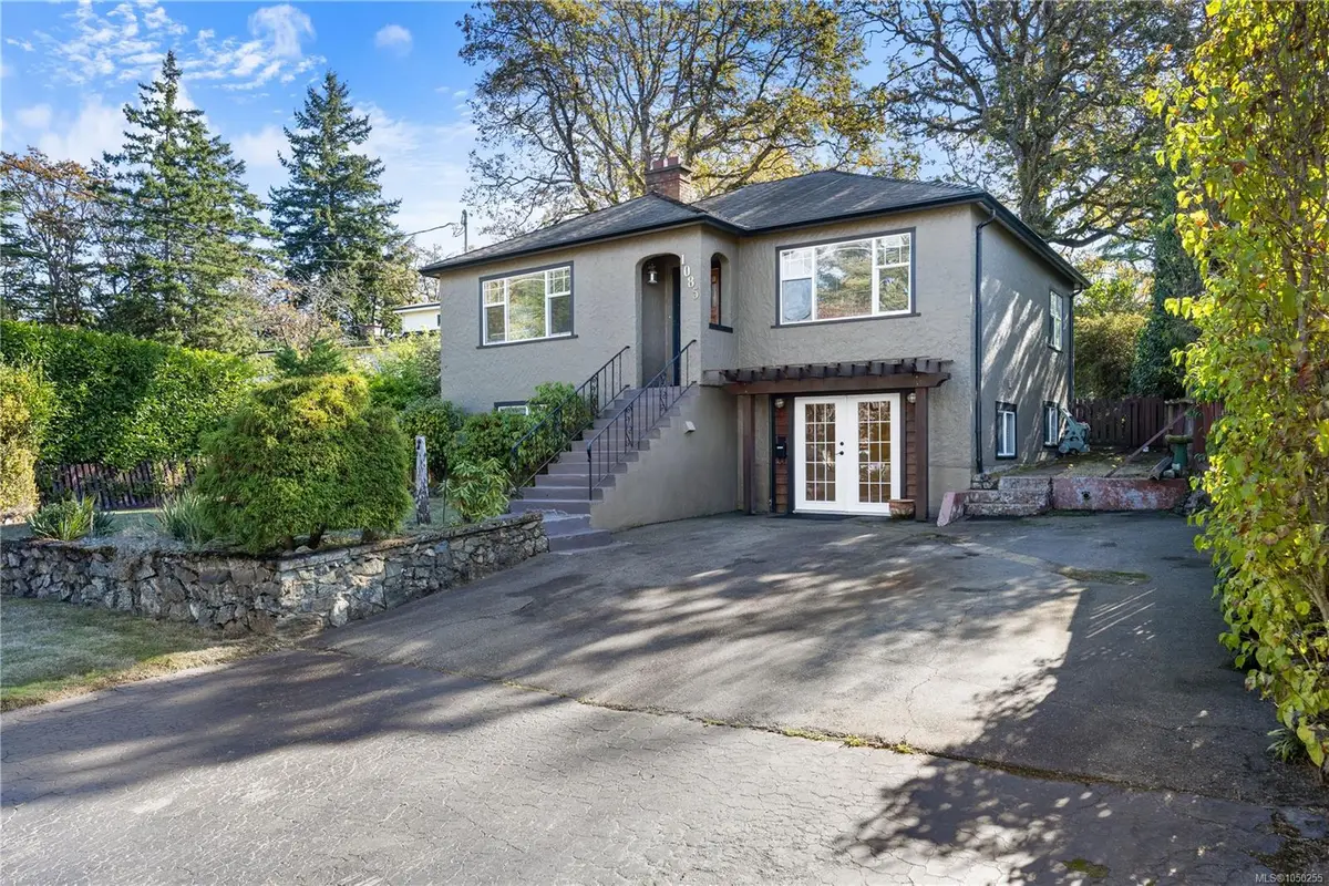 1085 Hulford St, Saanich BC V8X 3B5