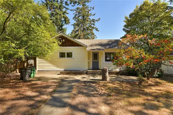 5229 Jersey Rd, Saanich BC V8Y 2H2 - 2 bed, 1 bath property for sale in Saanich