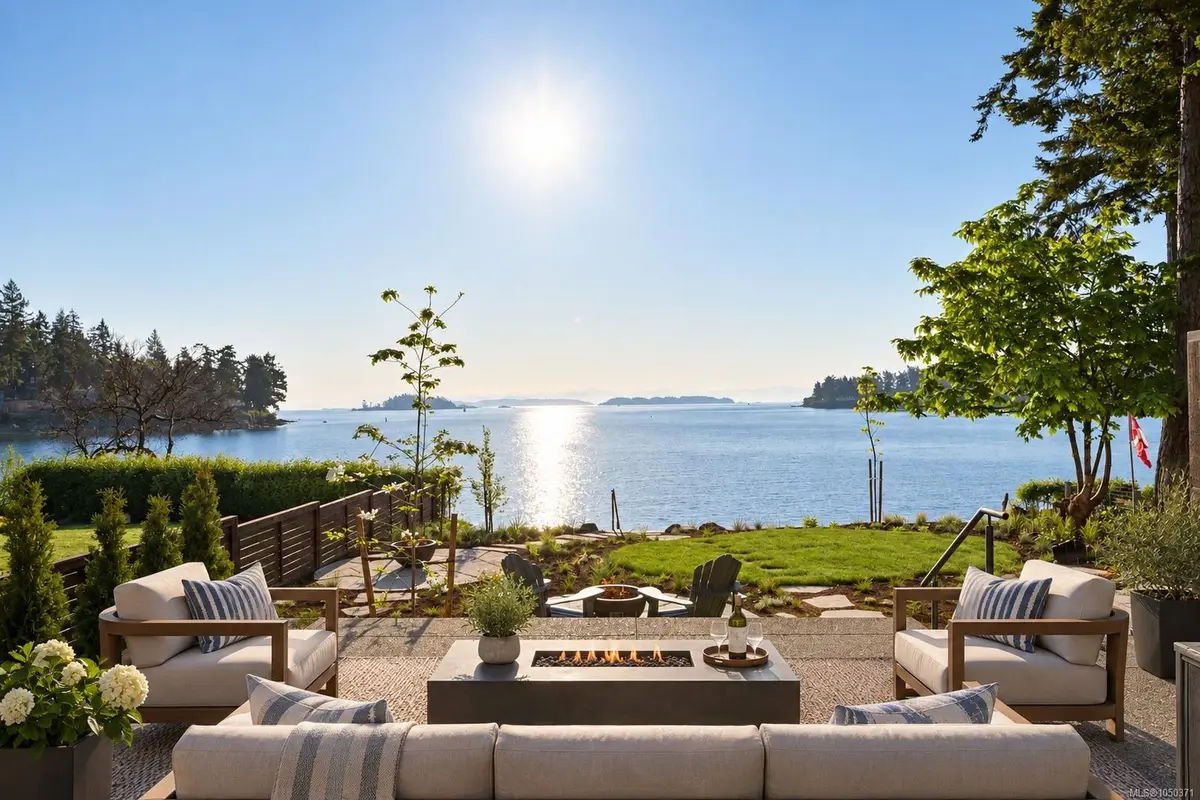 #2 - 10393 Allbay Rd #2, Sidney BC V8L 2N8