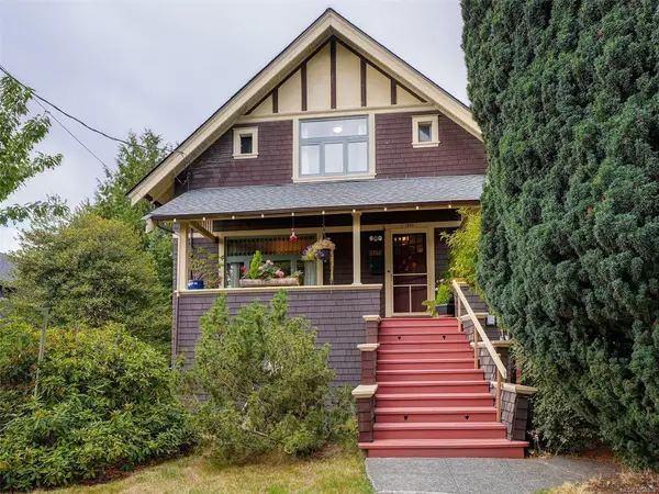 1956 Ashgrove St, Victoria BC V8R 4N7 - 4 bed, 2 bath property for sale in Victoria