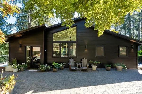 685 LOST LAKE Rd, Highlands BC V9B 6E3 - 3 bed, 3.0 bath in Highlands