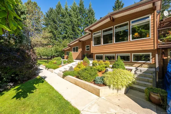 3742 James Cres, Black Creek BC V9J 1E9 - 3 bed, 3.0 bath in Black Creek