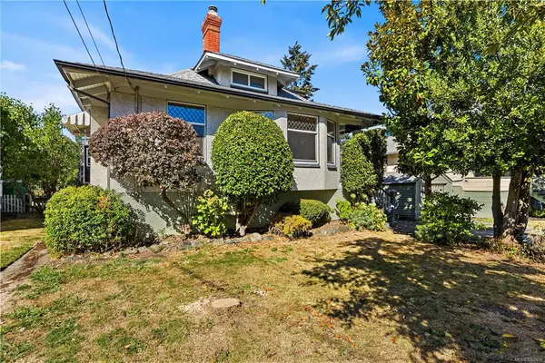 1360 Lang St, Victoria BC V8T 2S5 - 3 bed, 2 bath property for sale in Victoria