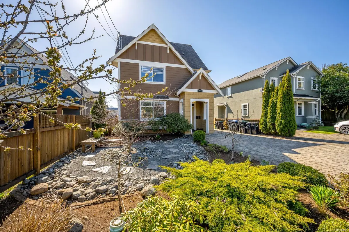 232 2nd St, Courtenay BC V9N 1B7