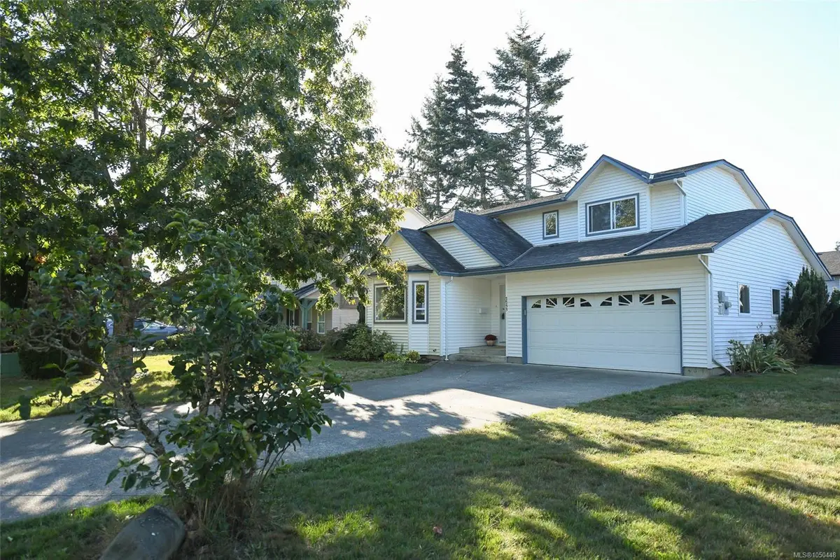2233 Bolt Ave, Comox BC V9M 3Y2