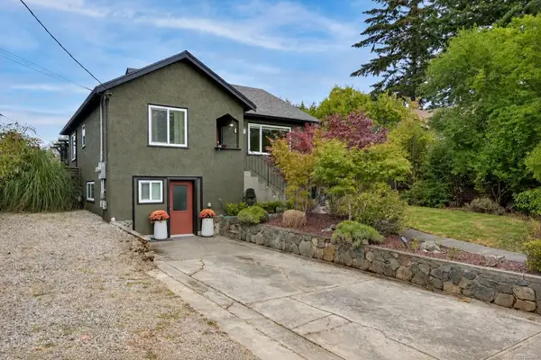 1000 Tattersall Dr, Saanich BC V8X 2X2 - 5 bed, 2 bath property for sale in Saanich