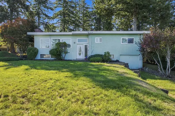 715 8th Ave, Campbell River BC V9W 6A7 - 4 bed, 2 bath property for sale in Campbell River
