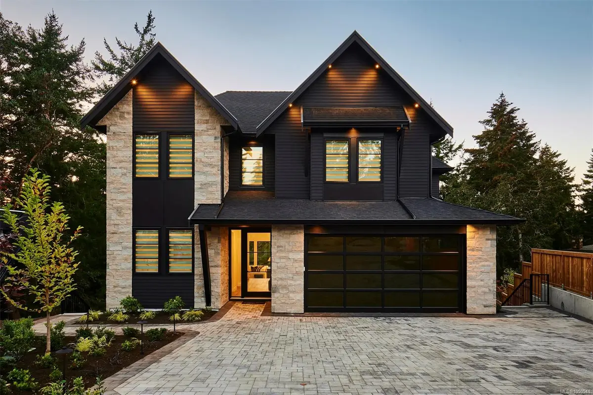 3912 Woodlands Pl, Saanich BC V8N 4J8