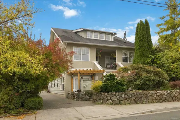 #4 - 1353 Grant St #4, Victoria BC V8R 1M2 - 2 bed, 1 bath property for sale in Victoria