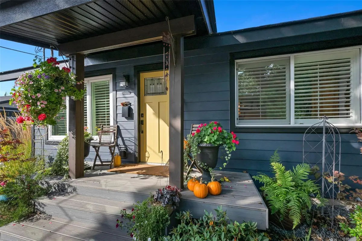 4826 West Saanich Rd, Saanich BC V8Z 3H5