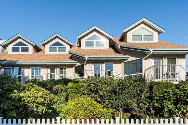 #2 - 20 Menzies St #2, Victoria BC V8V 2G2 - 3 bed, 2 bath property for sale in Victoria